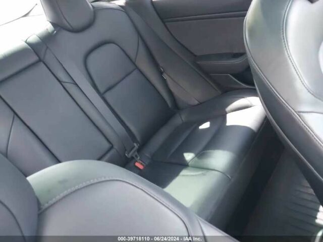 Белый Тесла Модель 3, объемом двигателя 0 л и пробегом 21 тыс. км за 16000 $, фото 4 на Automoto.ua