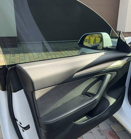 Білий Тесла Модель 3, об'ємом двигуна 0 л та пробігом 65 тис. км за 33500 $, фото 7 на Automoto.ua