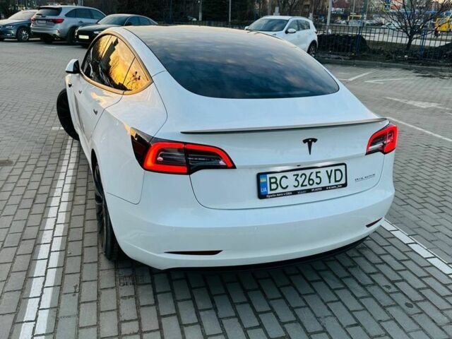 Білий Тесла Модель 3, об'ємом двигуна 0 л та пробігом 87 тис. км за 23500 $, фото 3 на Automoto.ua