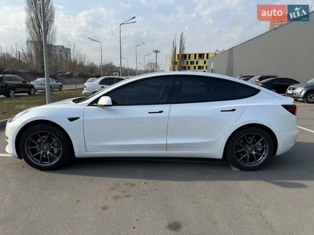 Білий Тесла Модель 3, об'ємом двигуна 0 л та пробігом 64 тис. км за 25990 $, фото 5 на Automoto.ua