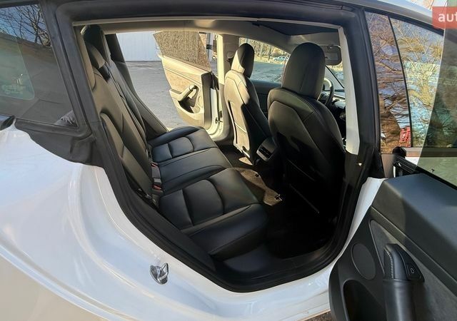 Белый Тесла Модель 3, объемом двигателя 0 л и пробегом 49 тыс. км за 25200 $, фото 19 на Automoto.ua