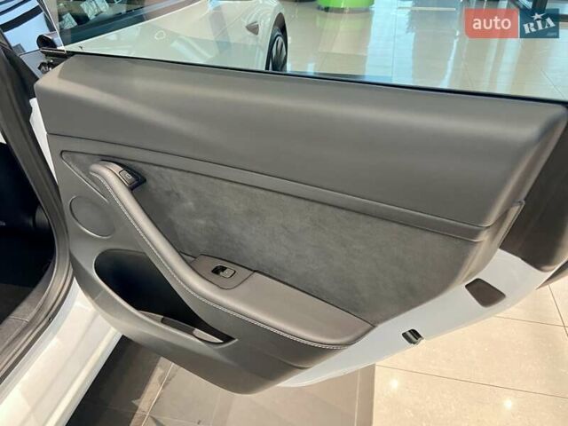 Білий Тесла Модель 3, об'ємом двигуна 0 л та пробігом 18 тис. км за 26900 $, фото 32 на Automoto.ua