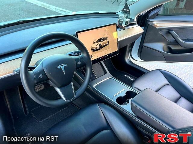 Білий Тесла Модель 3, об'ємом двигуна 0.21 л та пробігом 80 тис. км за 18500 $, фото 10 на Automoto.ua