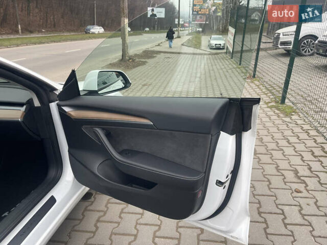 Белый Тесла Модель 3, объемом двигателя 0 л и пробегом 95 тыс. км за 22500 $, фото 18 на Automoto.ua