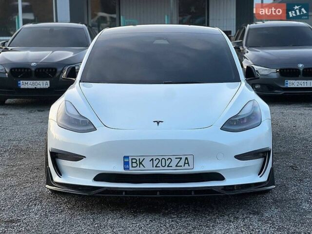 Белый Тесла Модель 3, объемом двигателя 0 л и пробегом 98 тыс. км за 19100 $, фото 1 на Automoto.ua