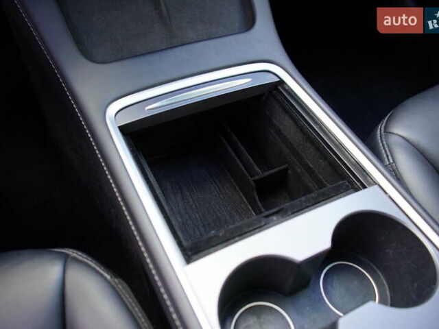 Білий Тесла Модель 3, об'ємом двигуна 0 л та пробігом 33 тис. км за 20700 $, фото 24 на Automoto.ua