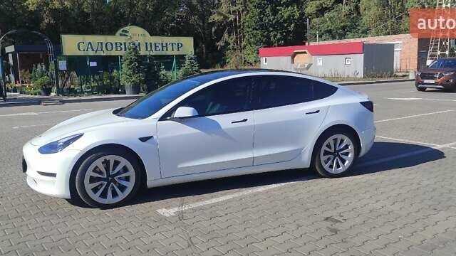 Белый Тесла Модель 3, объемом двигателя 0 л и пробегом 62 тыс. км за 26000 $, фото 2 на Automoto.ua