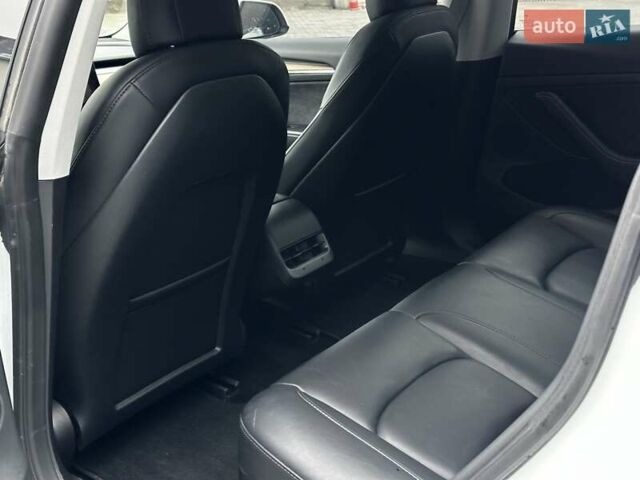 Белый Тесла Модель 3, объемом двигателя 0 л и пробегом 35 тыс. км за 24699 $, фото 31 на Automoto.ua