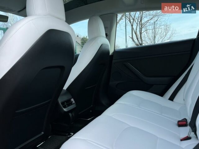 Белый Тесла Модель 3, объемом двигателя 0 л и пробегом 100 тыс. км за 29800 $, фото 18 на Automoto.ua