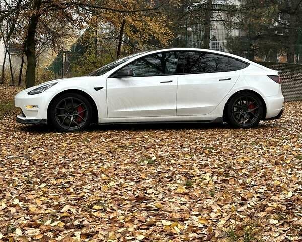 Белый Тесла Модель 3, объемом двигателя 0 л и пробегом 48 тыс. км за 25500 $, фото 6 на Automoto.ua