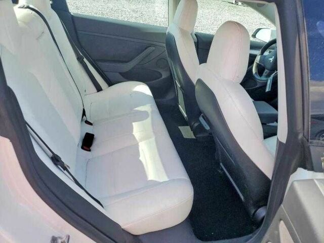 Белый Тесла Модель 3, объемом двигателя 0 л и пробегом 80 тыс. км за 13900 $, фото 7 на Automoto.ua