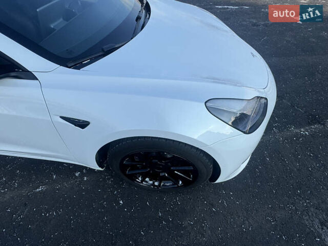 Білий Тесла Модель 3, об'ємом двигуна 0 л та пробігом 47 тис. км за 24500 $, фото 7 на Automoto.ua