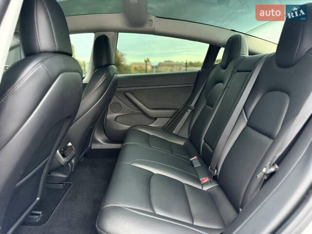 Белый Тесла Модель 3, объемом двигателя 0 л и пробегом 70 тыс. км за 22200 $, фото 27 на Automoto.ua