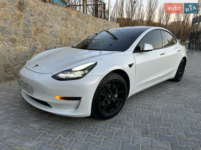 Белый Тесла Модель 3, объемом двигателя 0 л и пробегом 46 тыс. км за 28500 $, фото 23 на Automoto.ua