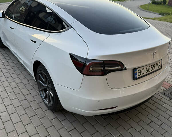 Білий Тесла Модель 3, об'ємом двигуна 0 л та пробігом 42 тис. км за 21900 $, фото 4 на Automoto.ua