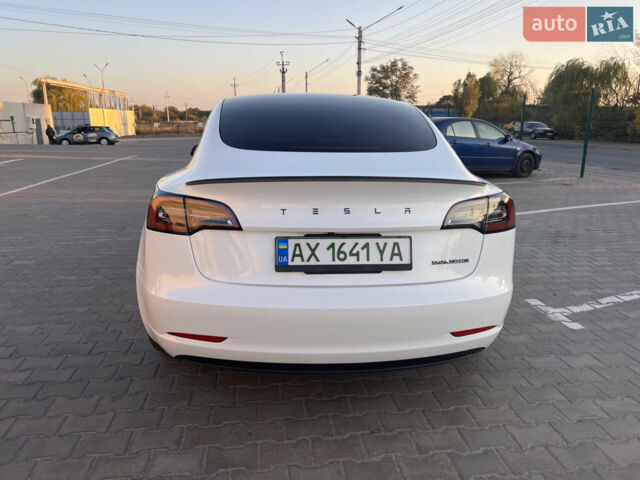 Білий Тесла Модель 3, об'ємом двигуна 0 л та пробігом 63 тис. км за 22700 $, фото 3 на Automoto.ua
