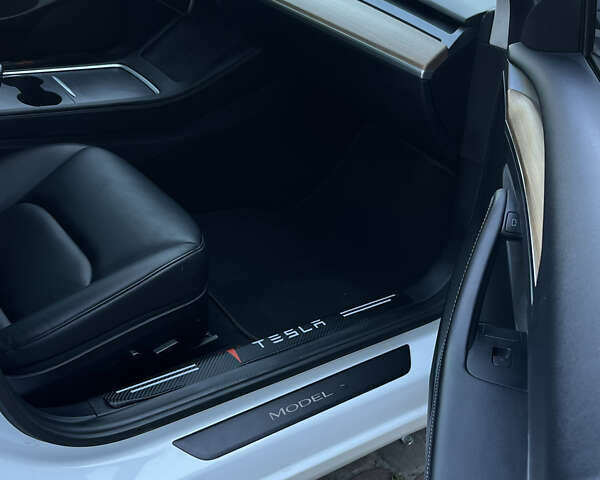 Білий Тесла Модель 3, об'ємом двигуна 0 л та пробігом 55 тис. км за 22700 $, фото 19 на Automoto.ua