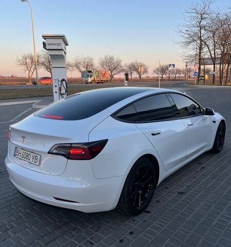Белый Тесла Модель 3, объемом двигателя 0 л и пробегом 80 тыс. км за 18500 $, фото 10 на Automoto.ua
