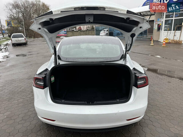Білий Тесла Модель 3, об'ємом двигуна 0 л та пробігом 110 тис. км за 16900 $, фото 14 на Automoto.ua