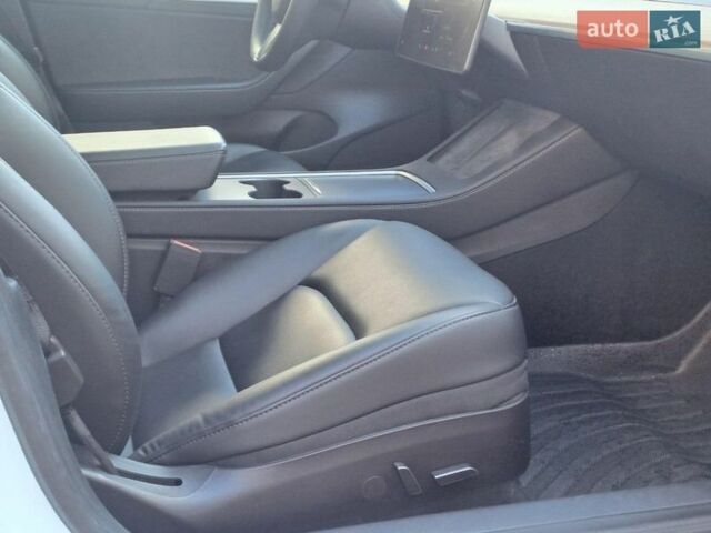 Білий Тесла Модель 3, об'ємом двигуна 0 л та пробігом 36 тис. км за 19990 $, фото 23 на Automoto.ua