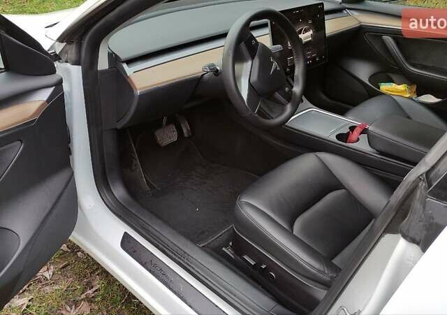 Білий Тесла Модель 3, об'ємом двигуна 0 л та пробігом 58 тис. км за 23500 $, фото 11 на Automoto.ua