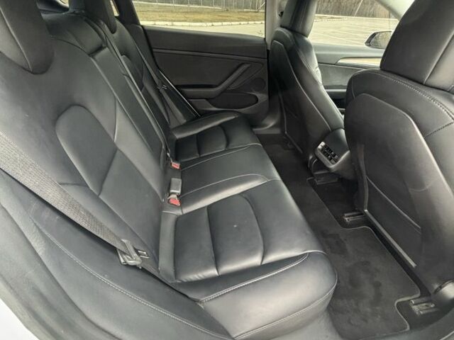 Білий Тесла Модель 3, об'ємом двигуна 0 л та пробігом 76 тис. км за 16700 $, фото 17 на Automoto.ua