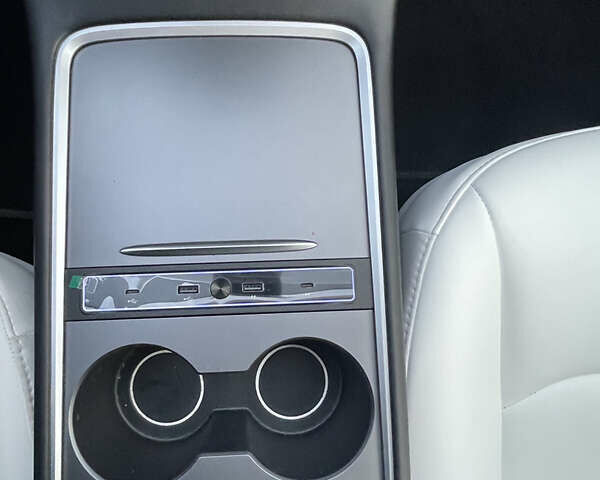 Белый Тесла Модель 3, объемом двигателя 0 л и пробегом 15 тыс. км за 22900 $, фото 11 на Automoto.ua