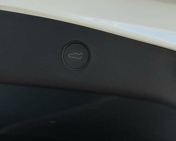 Белый Тесла Модель 3, объемом двигателя 0 л и пробегом 38 тыс. км за 24300 $, фото 17 на Automoto.ua