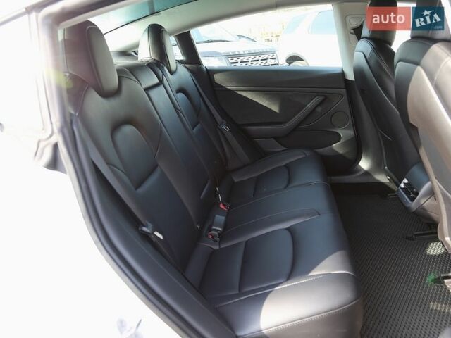 Білий Тесла Модель 3, об'ємом двигуна 0 л та пробігом 47 тис. км за 25000 $, фото 2 на Automoto.ua