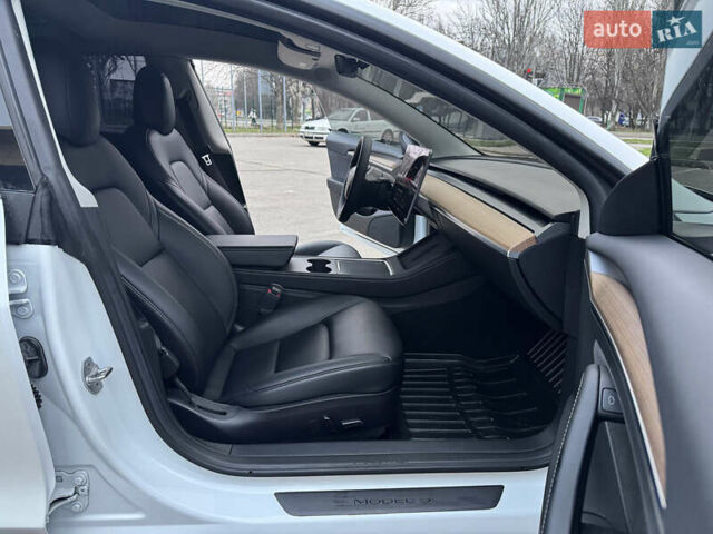 Белый Тесла Модель 3, объемом двигателя 0 л и пробегом 85 тыс. км за 21999 $, фото 18 на Automoto.ua