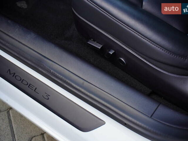 Білий Тесла Модель 3, об'ємом двигуна 0 л та пробігом 33 тис. км за 20700 $, фото 14 на Automoto.ua