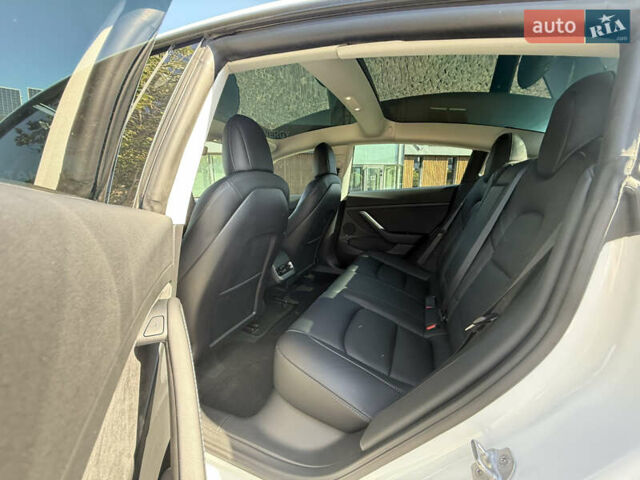 Белый Тесла Модель 3, объемом двигателя 0 л и пробегом 13 тыс. км за 23500 $, фото 23 на Automoto.ua