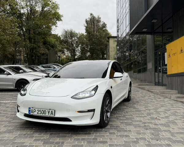 Білий Тесла Модель 3, об'ємом двигуна 0 л та пробігом 78 тис. км за 22999 $, фото 4 на Automoto.ua