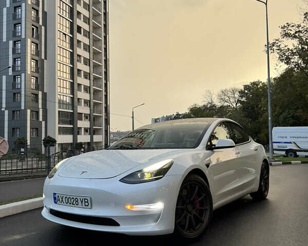 Белый Тесла Модель 3, объемом двигателя 0 л и пробегом 41 тыс. км за 25000 $, фото 2 на Automoto.ua