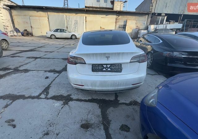 Белый Тесла Модель 3, объемом двигателя 0 л и пробегом 50 тыс. км за 9500 $, фото 4 на Automoto.ua