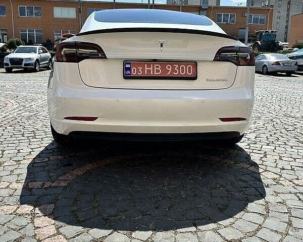 Белый Тесла Модель 3, объемом двигателя 0 л и пробегом 42 тыс. км за 18000 $, фото 4 на Automoto.ua