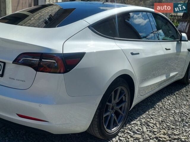 Белый Тесла Модель 3, объемом двигателя 0 л и пробегом 43 тыс. км за 21499 $, фото 6 на Automoto.ua