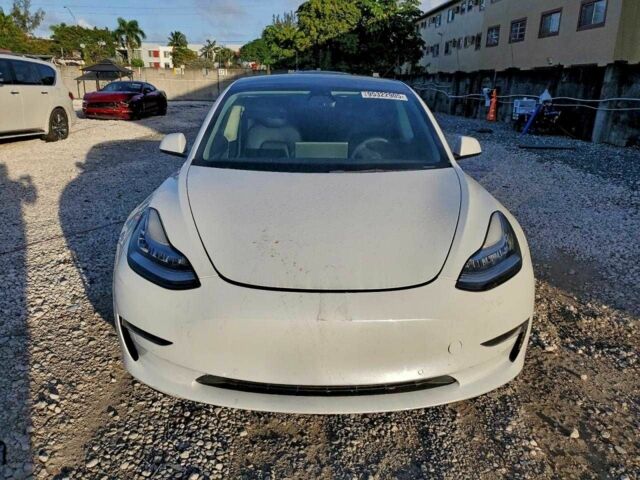 Белый Тесла Модель 3, объемом двигателя 0 л и пробегом 70 тыс. км за 5500 $, фото 4 на Automoto.ua