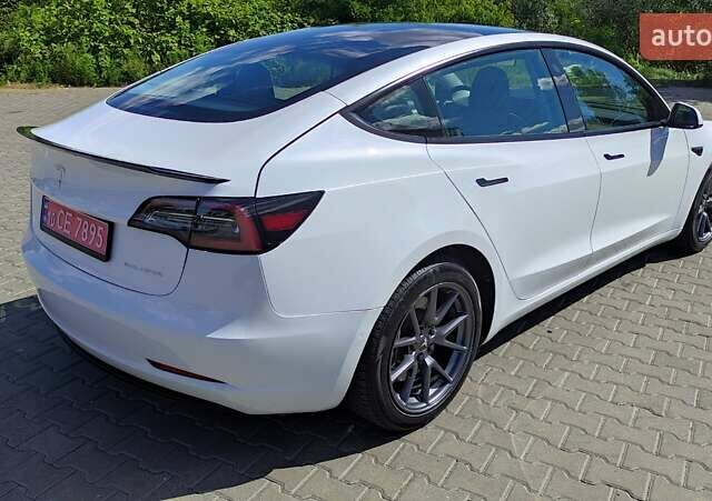 Білий Тесла Модель 3, об'ємом двигуна 0 л та пробігом 58 тис. км за 25700 $, фото 3 на Automoto.ua