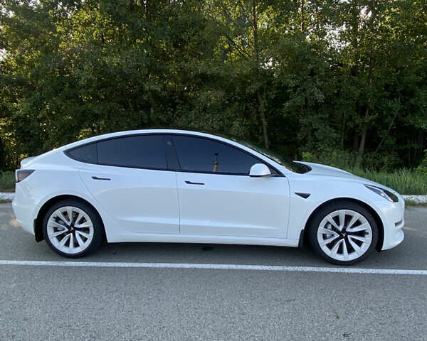 Белый Тесла Модель 3, объемом двигателя 0 л и пробегом 40 тыс. км за 21000 $, фото 2 на Automoto.ua