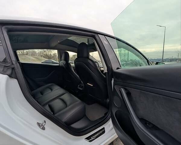 Белый Тесла Модель 3, объемом двигателя 0 л и пробегом 118 тыс. км за 21999 $, фото 8 на Automoto.ua