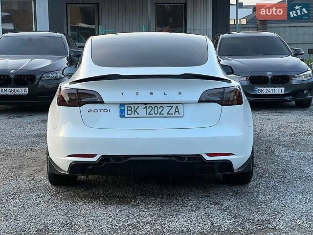 Белый Тесла Модель 3, объемом двигателя 0 л и пробегом 98 тыс. км за 19100 $, фото 4 на Automoto.ua
