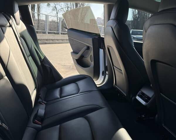 Белый Тесла Модель 3, объемом двигателя 0 л и пробегом 38 тыс. км за 24300 $, фото 19 на Automoto.ua