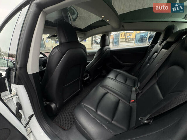 Білий Тесла Модель 3, об'ємом двигуна 0 л та пробігом 110 тис. км за 16900 $, фото 16 на Automoto.ua