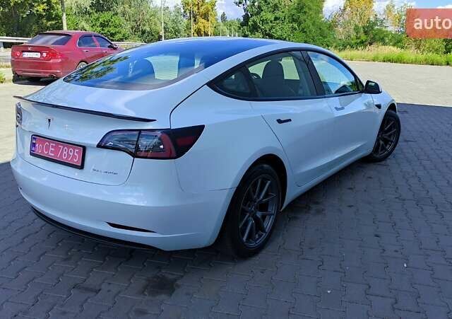 Білий Тесла Модель 3, об'ємом двигуна 0 л та пробігом 58 тис. км за 25700 $, фото 5 на Automoto.ua