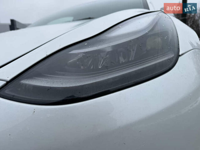 Білий Тесла Модель 3, об'ємом двигуна 0 л та пробігом 110 тис. км за 16900 $, фото 8 на Automoto.ua