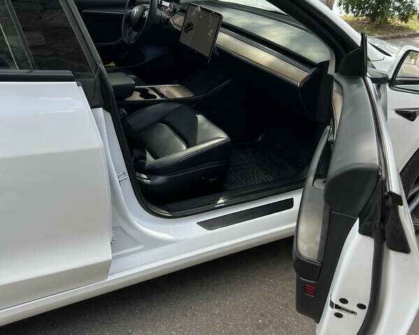 Білий Тесла Модель 3, об'ємом двигуна 0 л та пробігом 23 тис. км за 21500 $, фото 10 на Automoto.ua