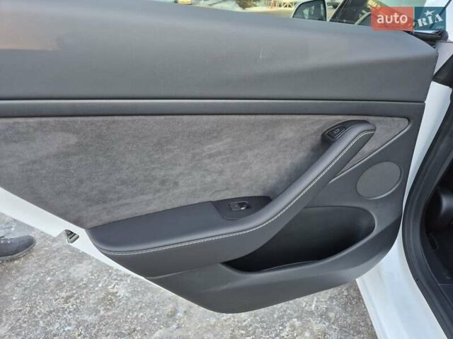 Білий Тесла Модель 3, об'ємом двигуна 0 л та пробігом 44 тис. км за 24900 $, фото 17 на Automoto.ua