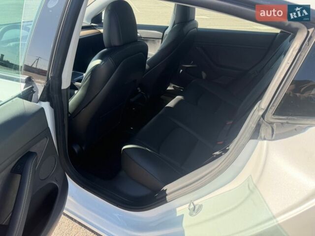 Білий Тесла Модель 3, об'ємом двигуна 0 л та пробігом 100 тис. км за 25000 $, фото 13 на Automoto.ua