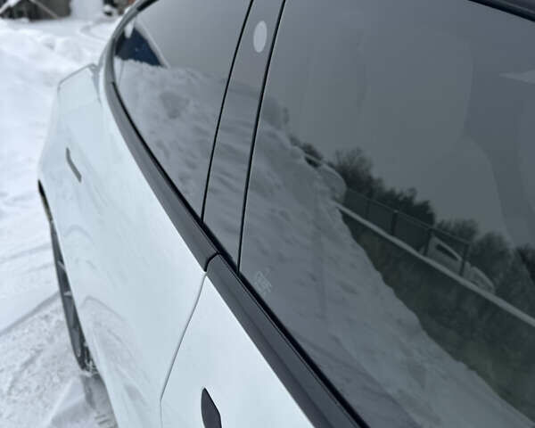 Белый Тесла Модель 3, объемом двигателя 0 л и пробегом 62 тыс. км за 23500 $, фото 17 на Automoto.ua